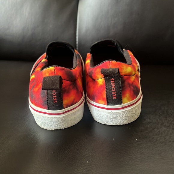 Sketchers Tie Dye Fire 🔥 Slip-ons - Picture 4 of 5